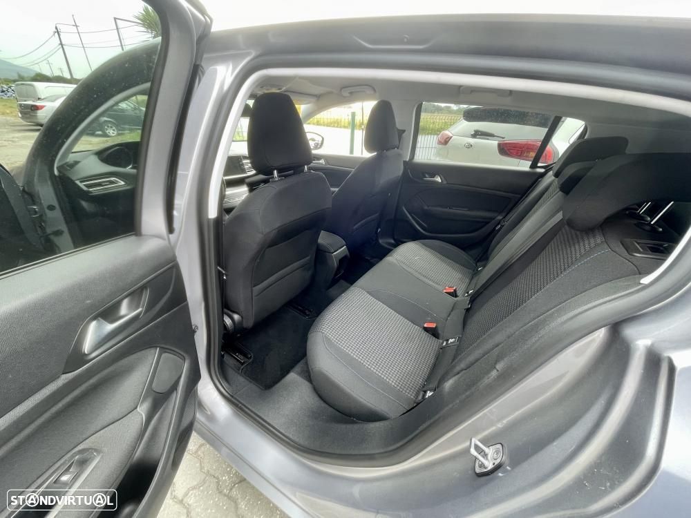 Peugeot 308 1.5 BlueHDi Style - 11