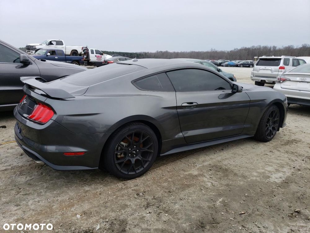 Ford Mustang - 3
