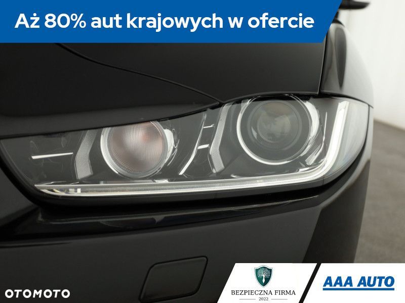 Jaguar XE - 22