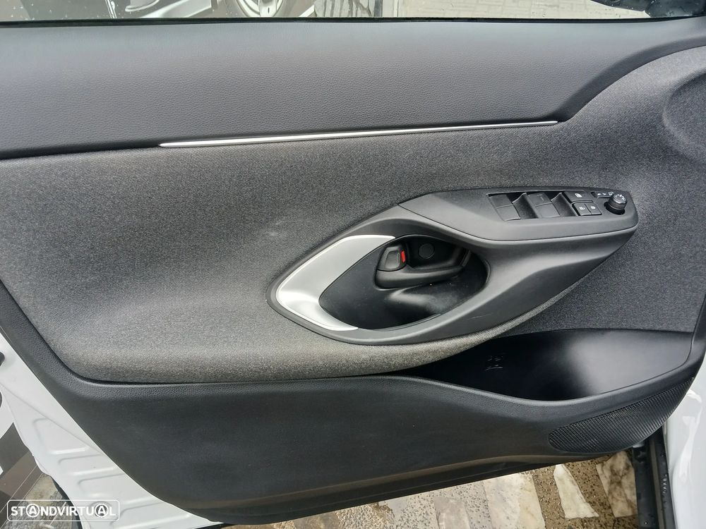 Toyota Yaris Cross 1.5 HDF Comfort Plus - 40