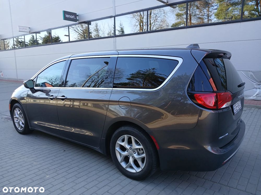 Chrysler Pacifica - 13