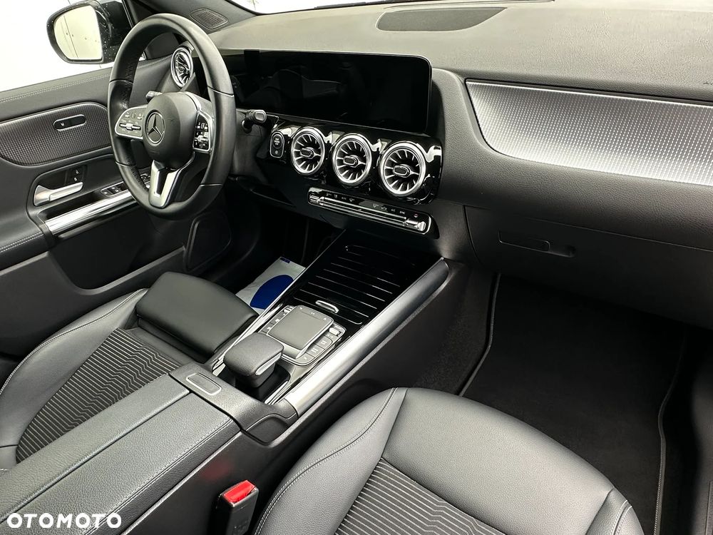 Mercedes-Benz GLA 200 4-Matic Progressive - 27