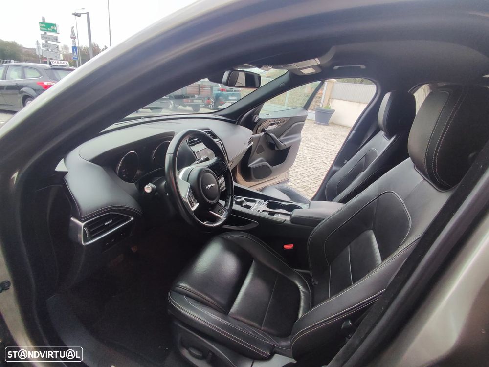 Jaguar F-Pace 20d AWD Aut. R-Sport - 13