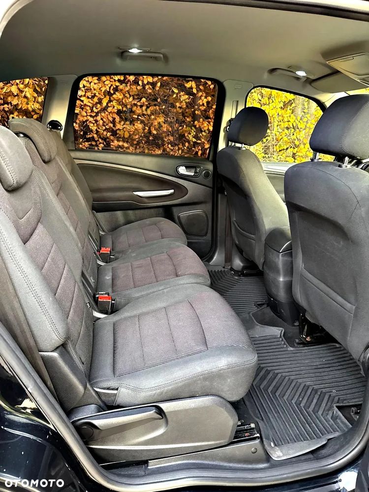 Ford S-Max - 13