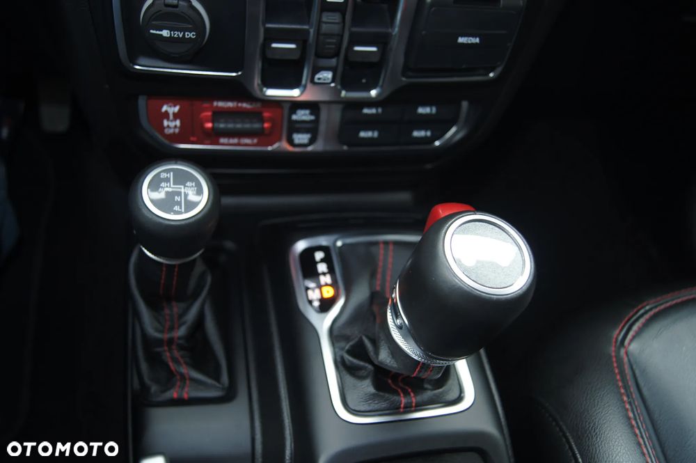 Jeep Wrangler - 11