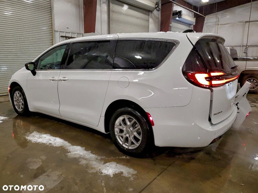 Chrysler Pacifica - 4