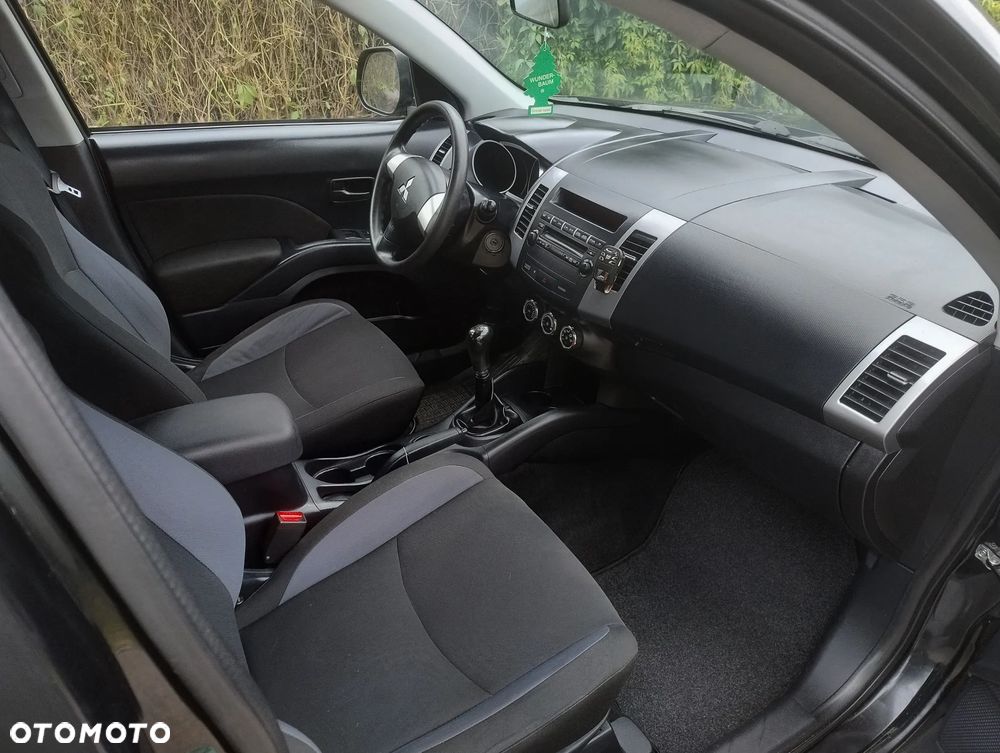Mitsubishi Outlander 2.0 Intense 2WD - 9