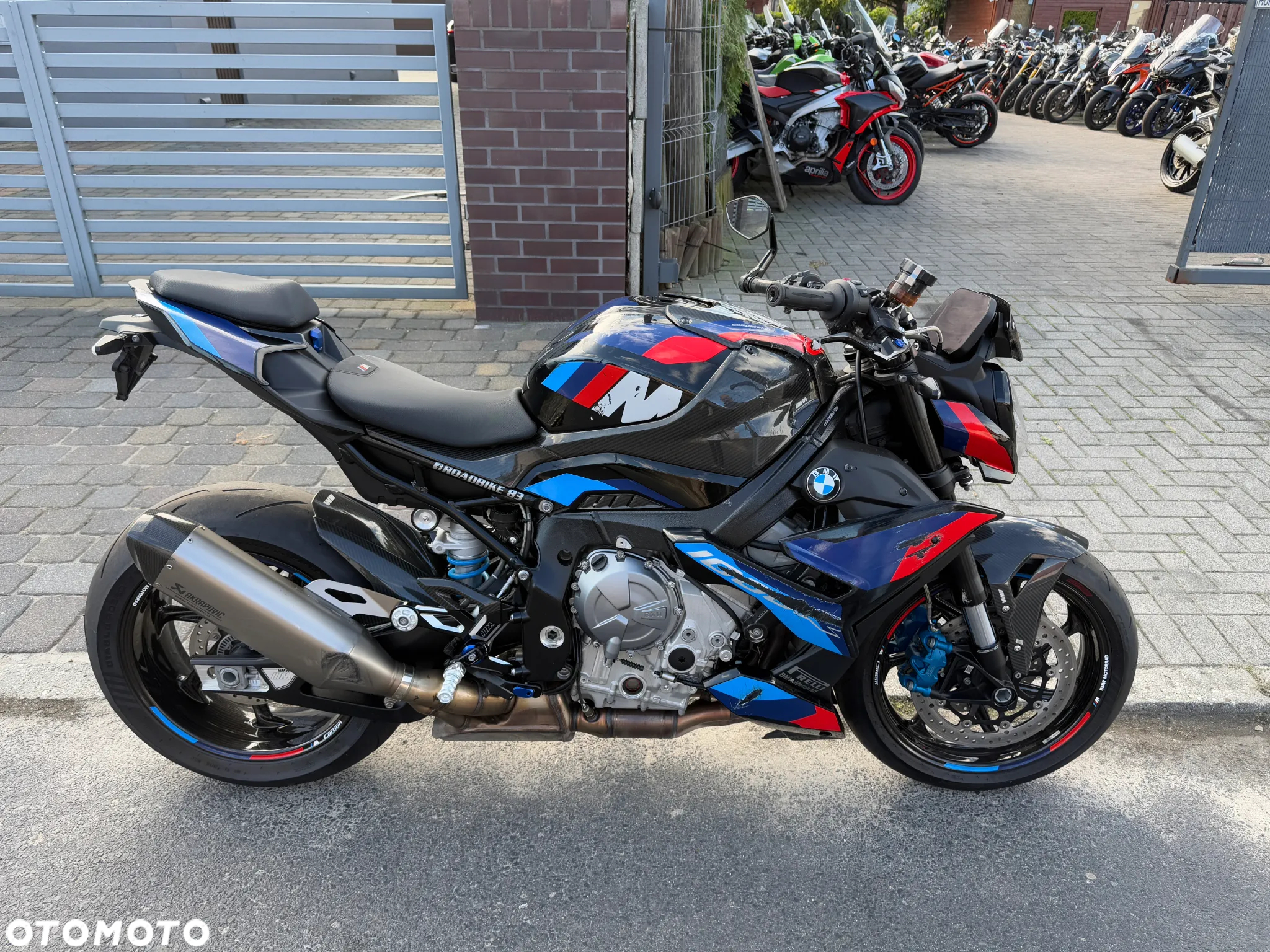BMW S - 4