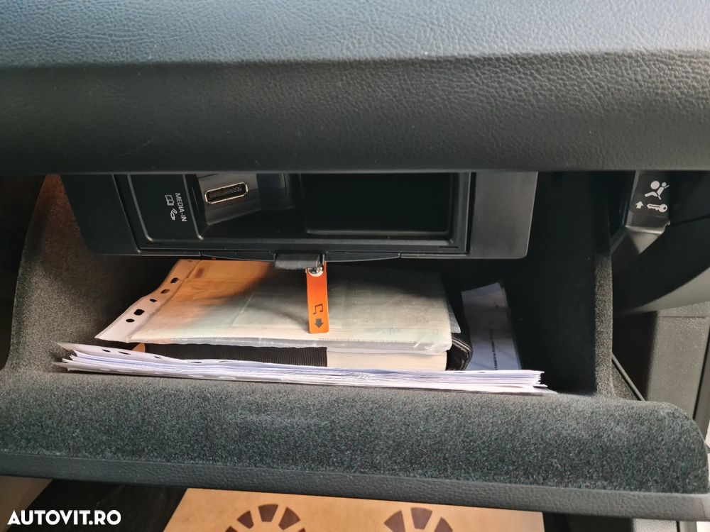 Volkswagen Passat Variant 2.0 TDI DSG BlueMotion Technology Comfortline - 27