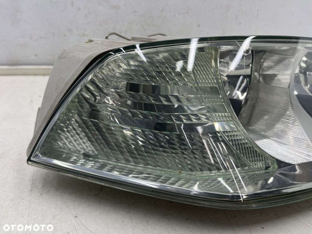 Lampa reflektor Skoda Octavia 2 II 04-08r. prawa przednia Europa zwykła H7 H1 oryginal - 3