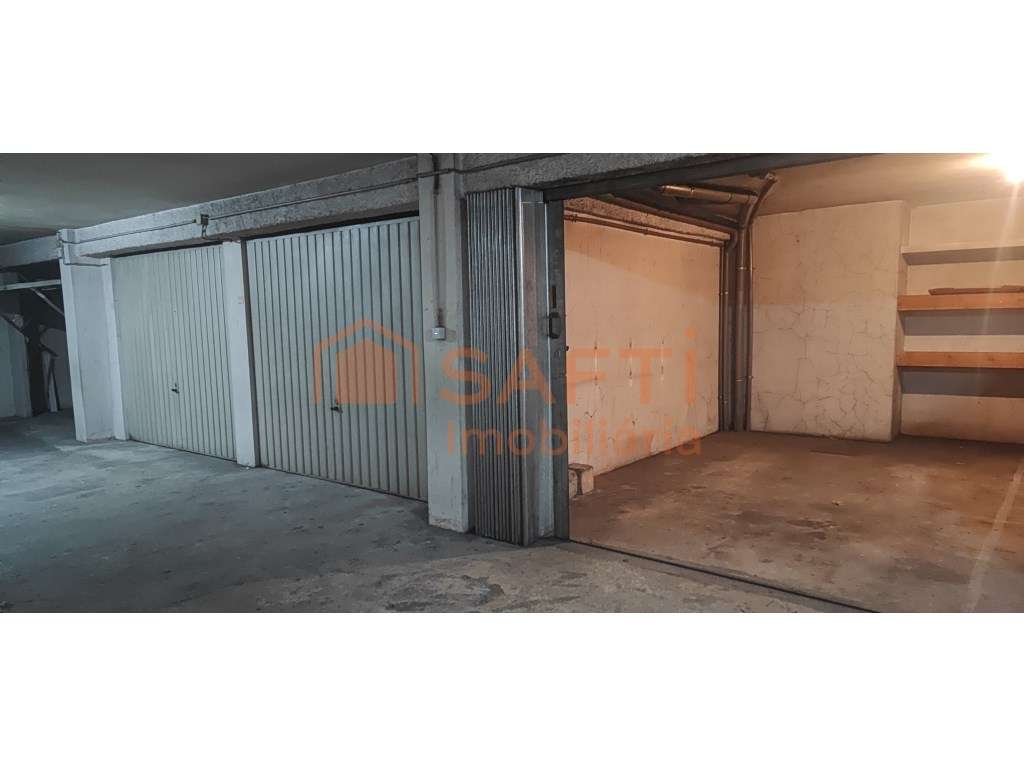 Garagem fechada para uma viatura, em Braga - Grande imagem: 2/8