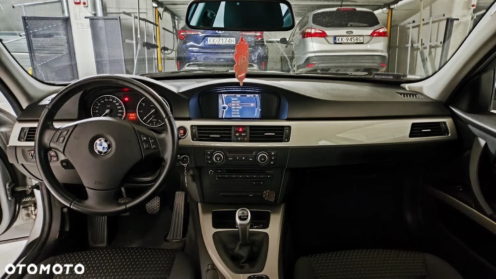 BMW Seria 3 318i - 9