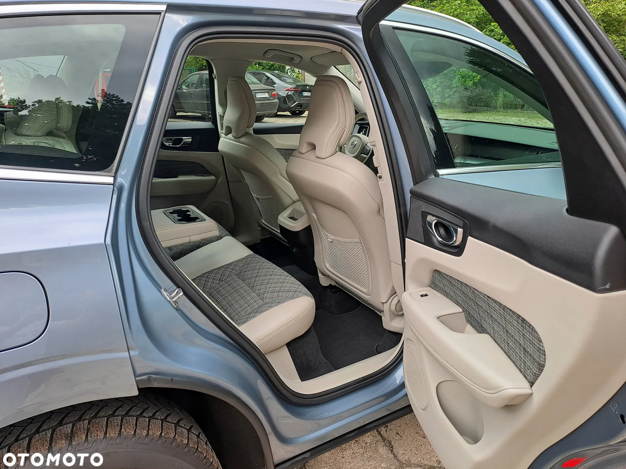 Volvo XC 60 B4 D AWD Momentum Pro - 11