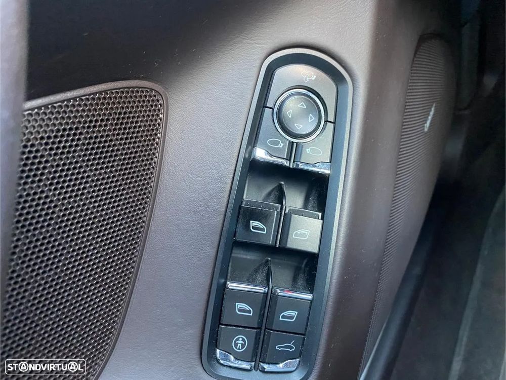 Porsche Panamera S Hybrid J19 - 27