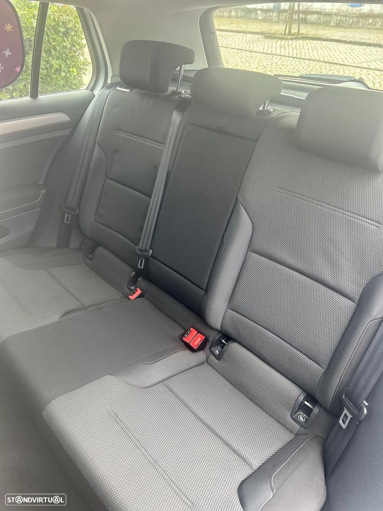 VW Golf 1.6 TDi Trendline BlueMotion - 17