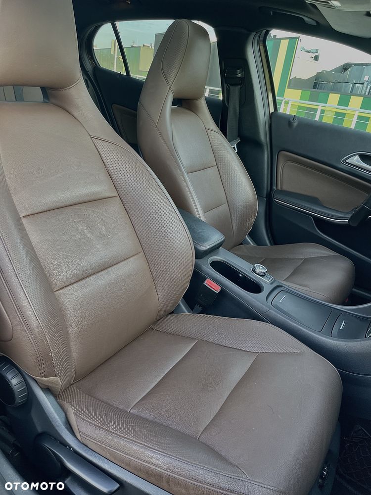 Mercedes-Benz GLA - 25