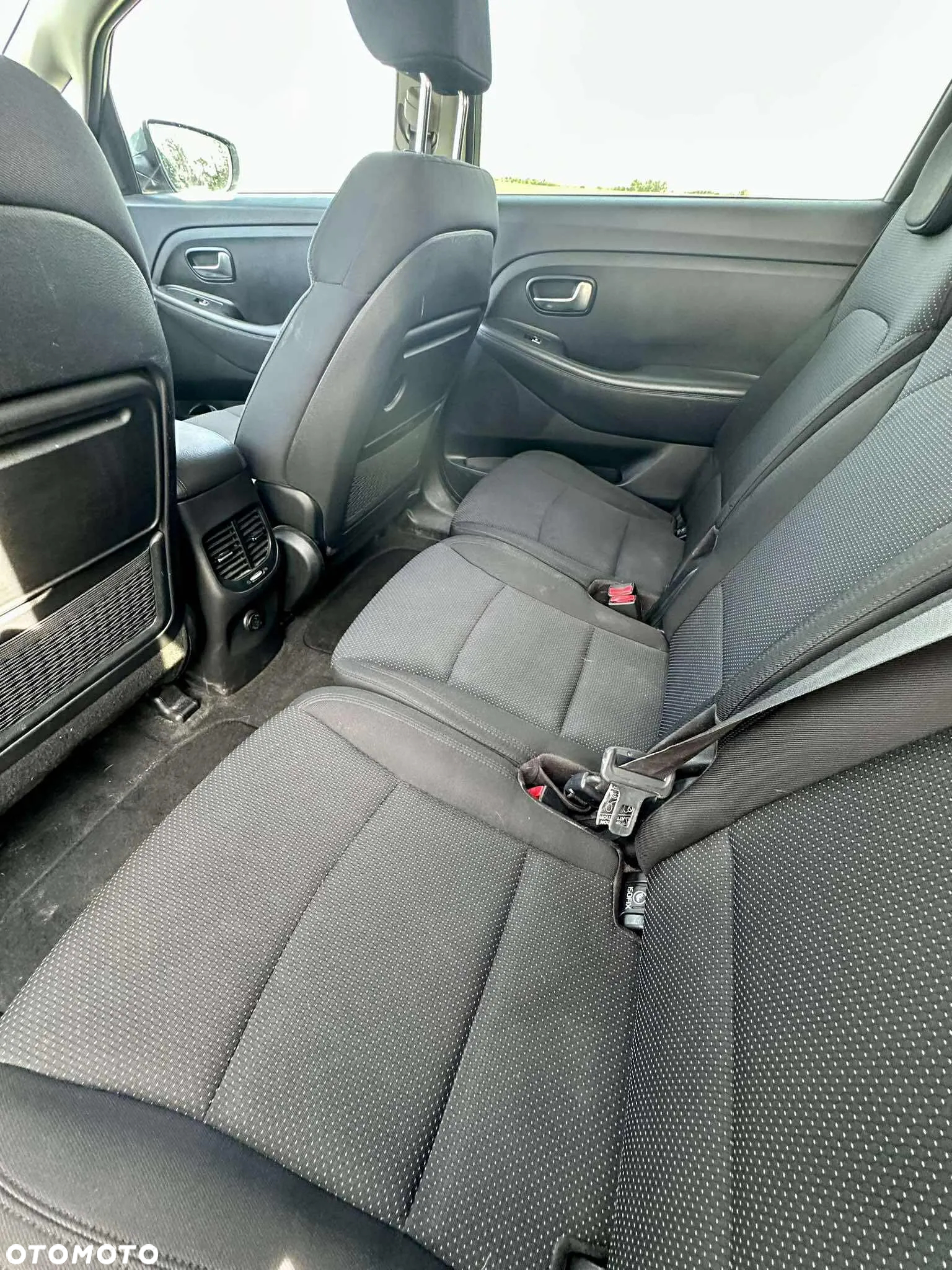 Kia Carens - 13