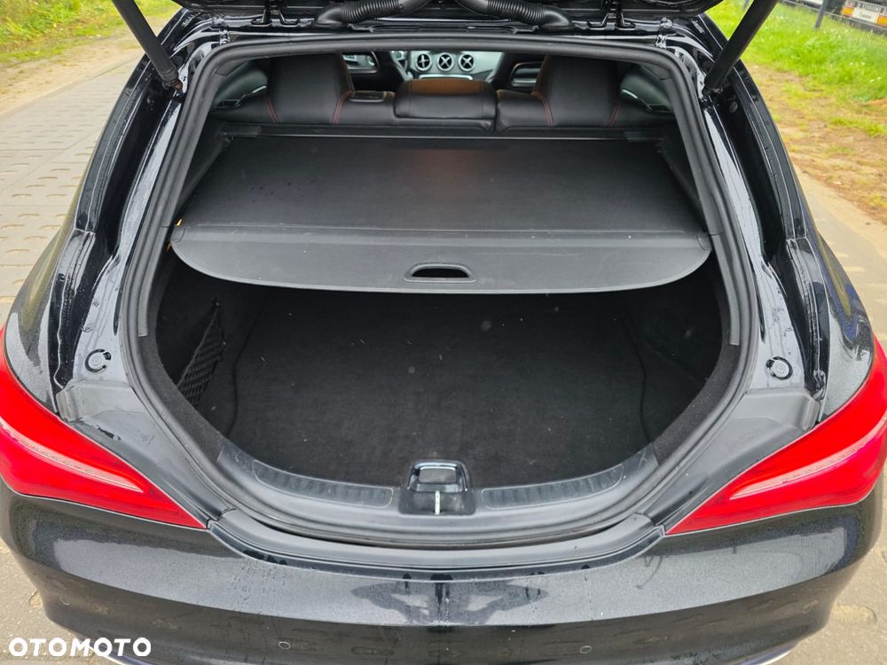 Mercedes-Benz CLA 220 4-Matic AMG Line - 13
