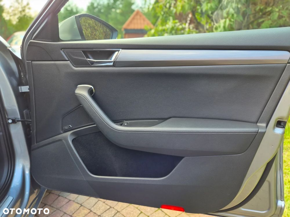Skoda Superb 2.0 TDI SCR Style DSG - 16