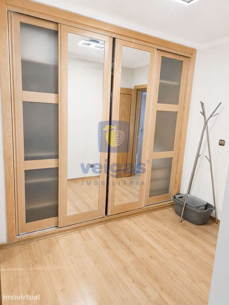 Apartamento T3, totalmente mobilado na prestigiada Urbanização Malvaro - Grande imagem: 4/52
