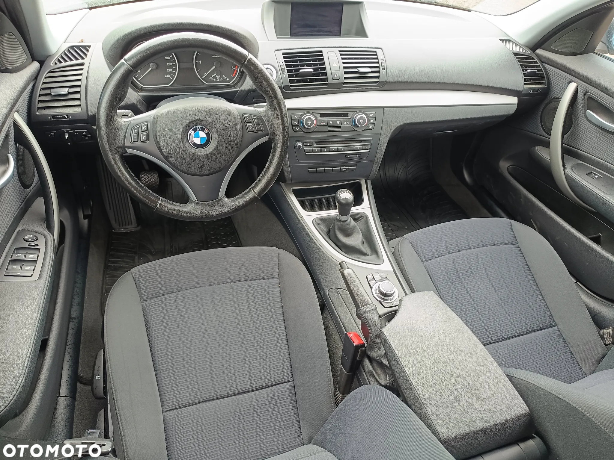 BMW Seria 1 118d Sport Line - 31