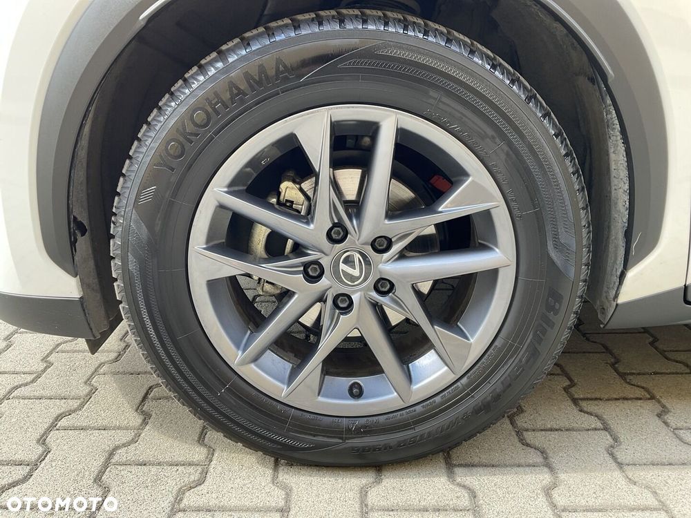 Lexus LBX 1.5 Hybrid - 32