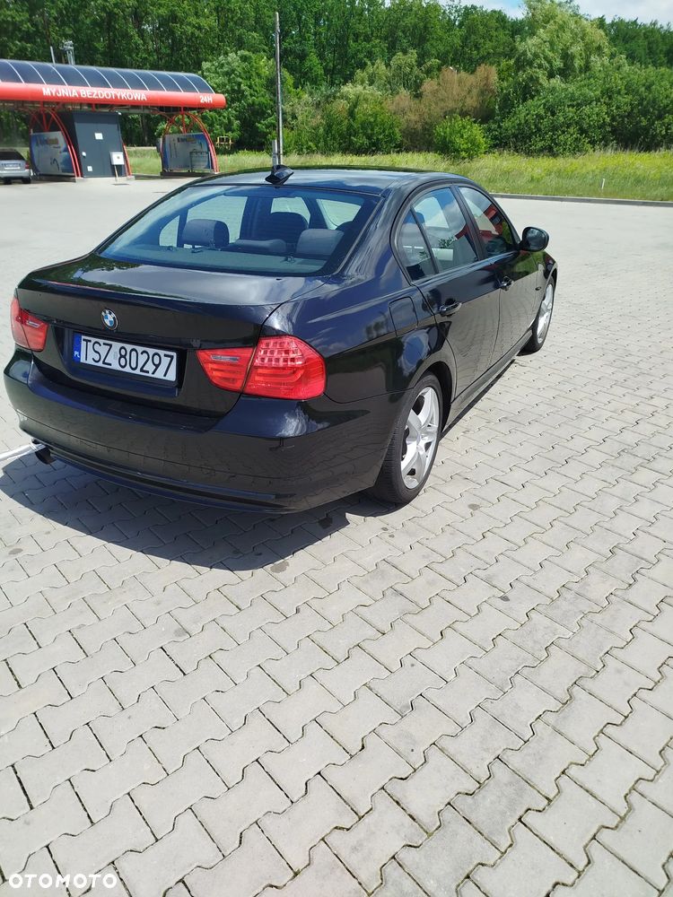 BMW Seria 3 318i - 4