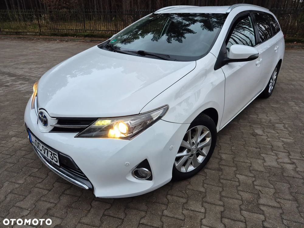 Toyota Auris 1.8 HSD Luna - 1