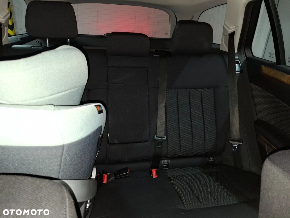 Mercedes-Benz Klasa E 200 T CGI BlueEFFICIENCY Automatik - 12