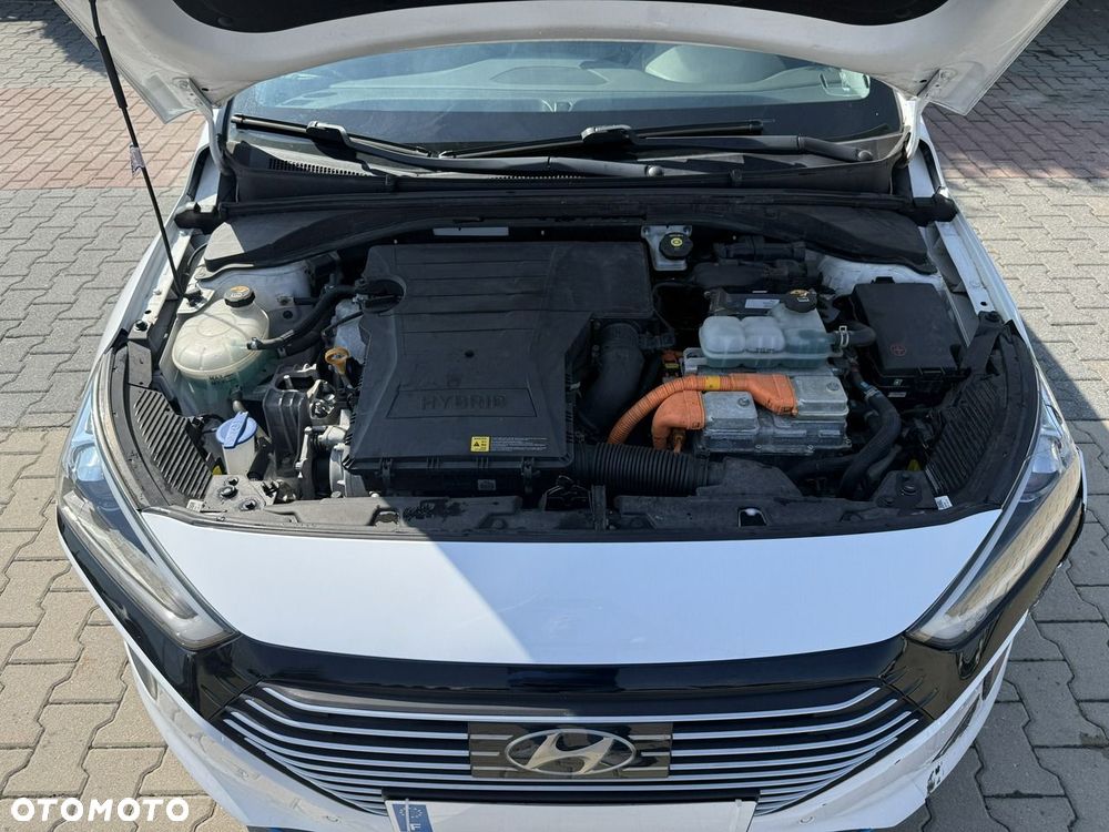 Hyundai IONIQ - 12