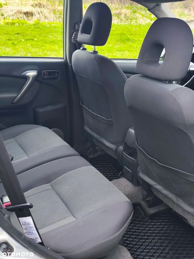 Toyota RAV4 D-4D 4x4 - 11