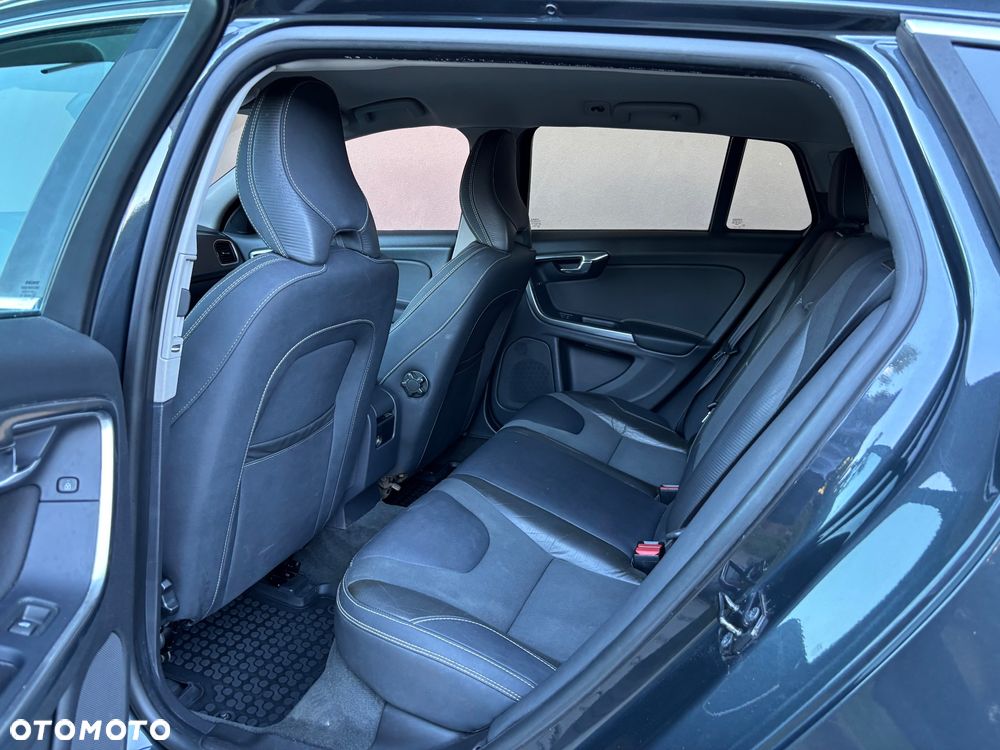 Volvo V60 D3 Geartronic R-Design - 17
