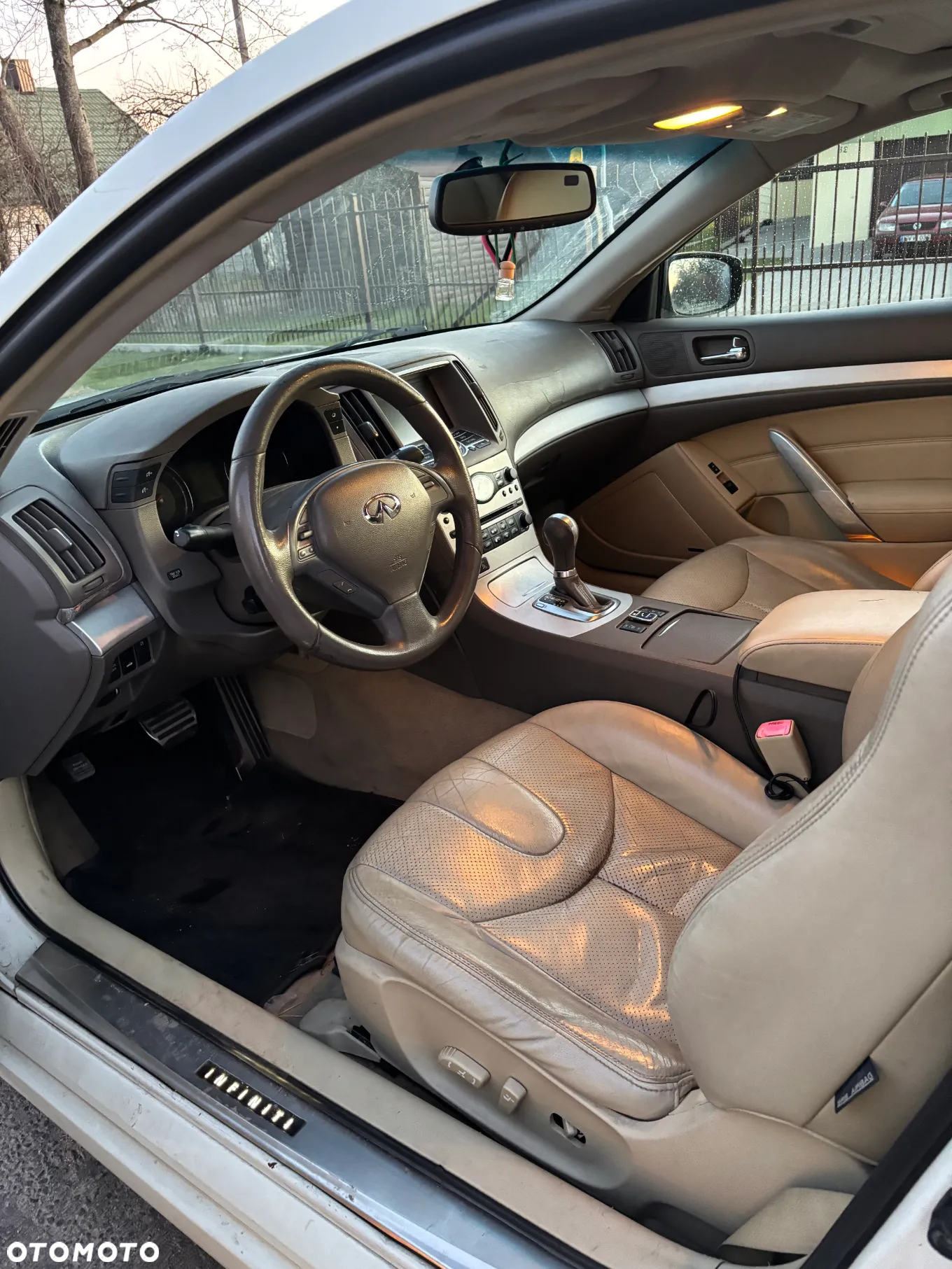 Infiniti G G37 - 11