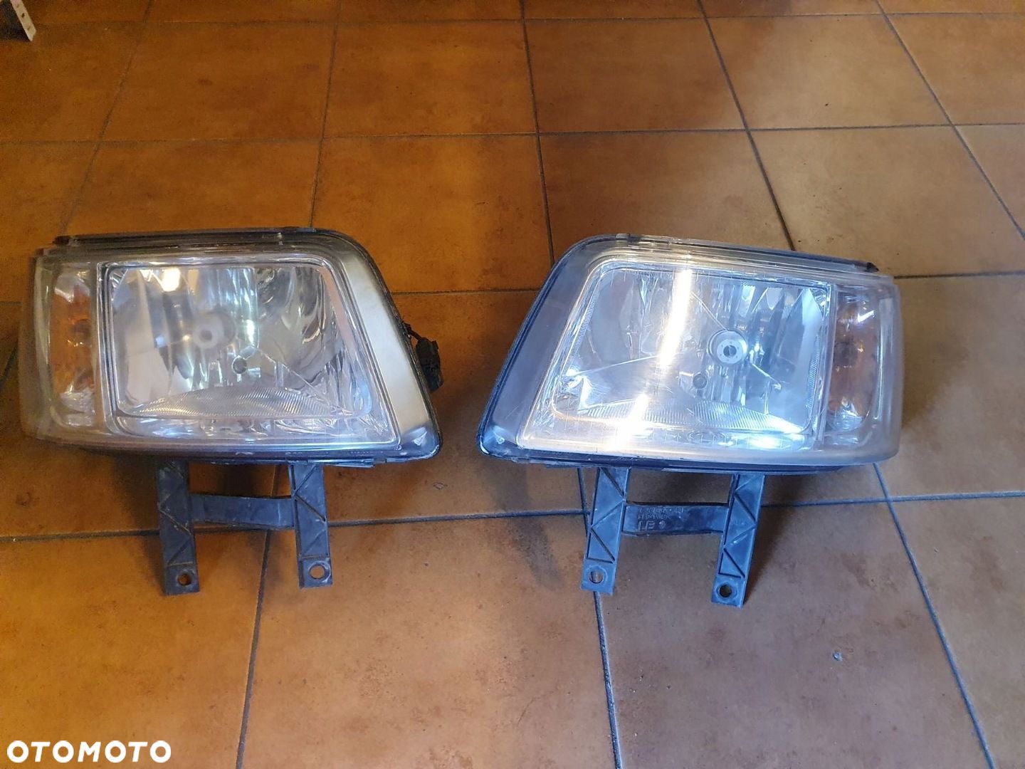 REFLEKTOR L/P VW TRANSPORTER T5 - 1