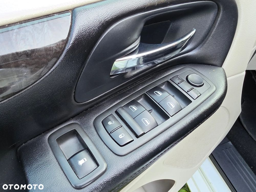 Dodge Grand Caravan - 33