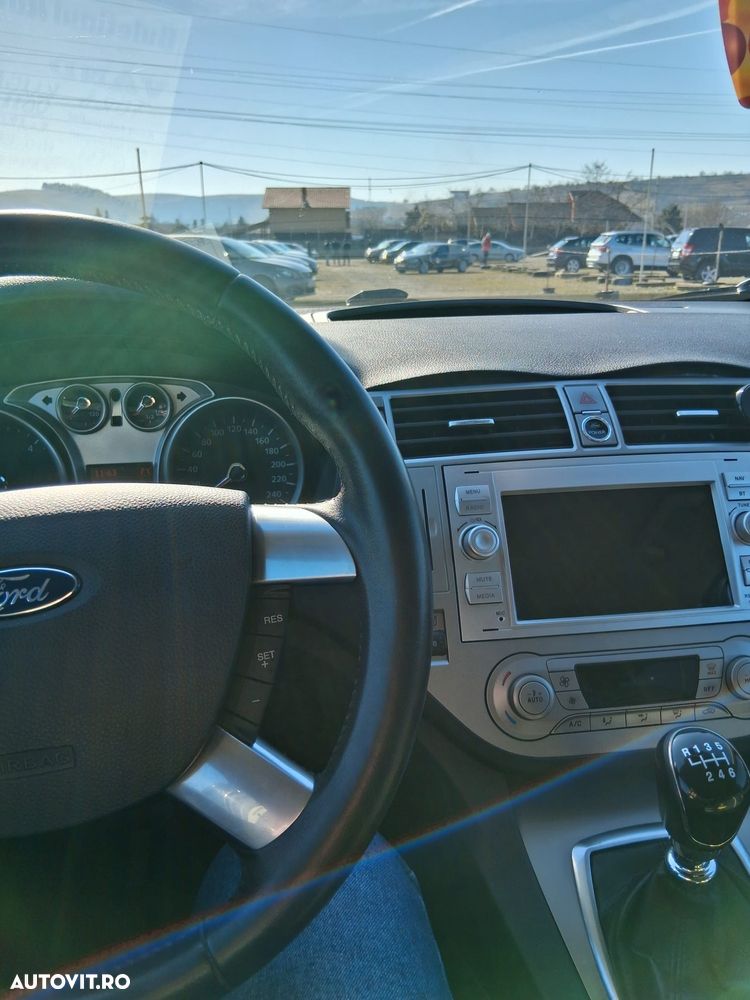 Ford Kuga 2.0 TDCi 2x4 Titanium - 11