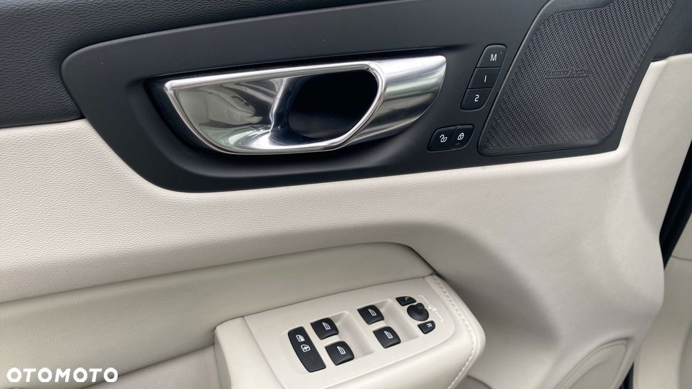 Volvo XC 60 B4 D AWD Inscription - 17