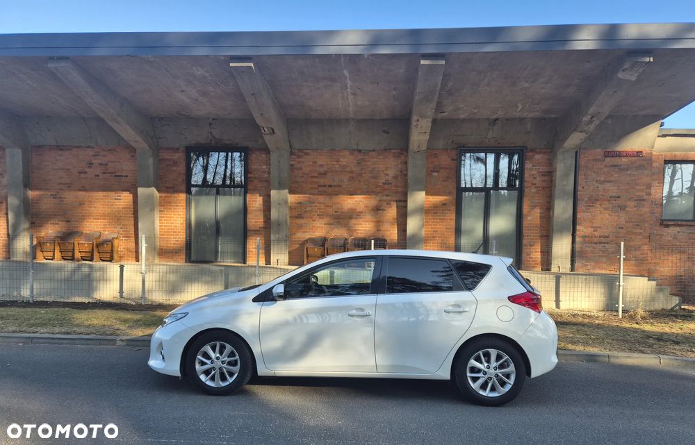 Toyota Auris 2.0 D-4D Comfort - 17
