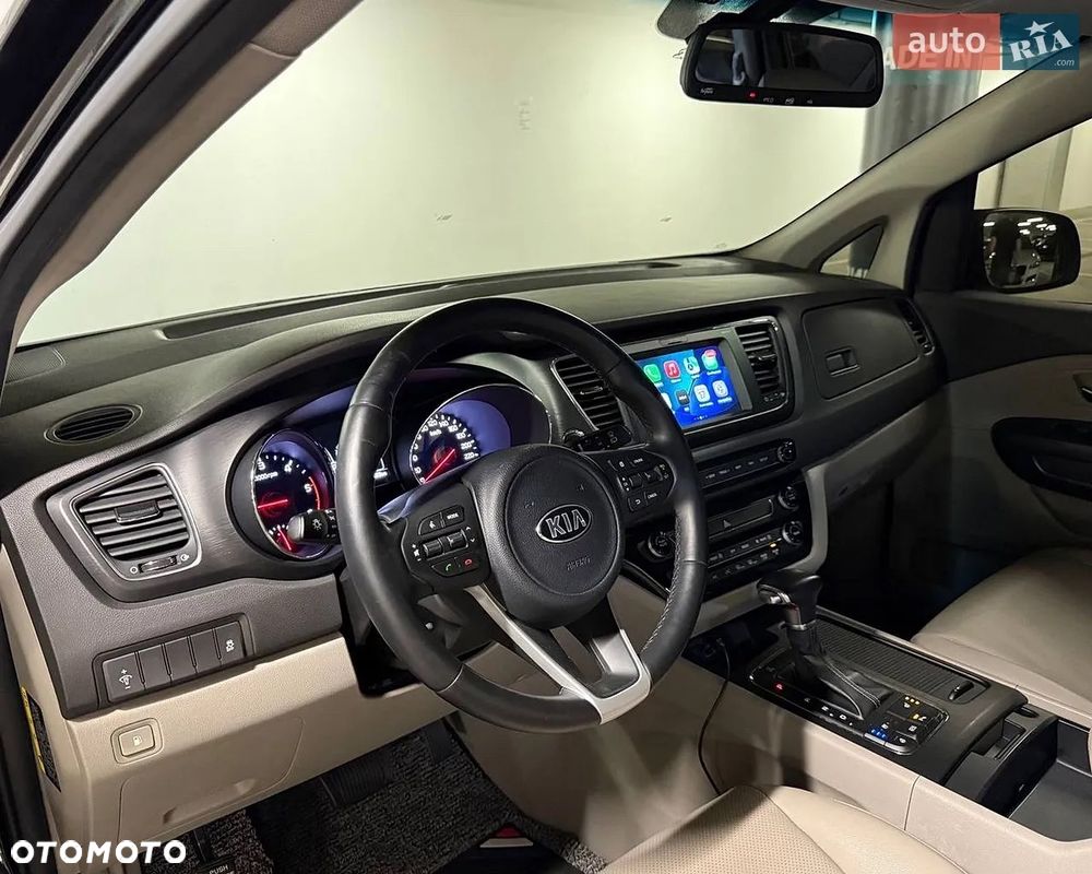 Kia Carnival - 2