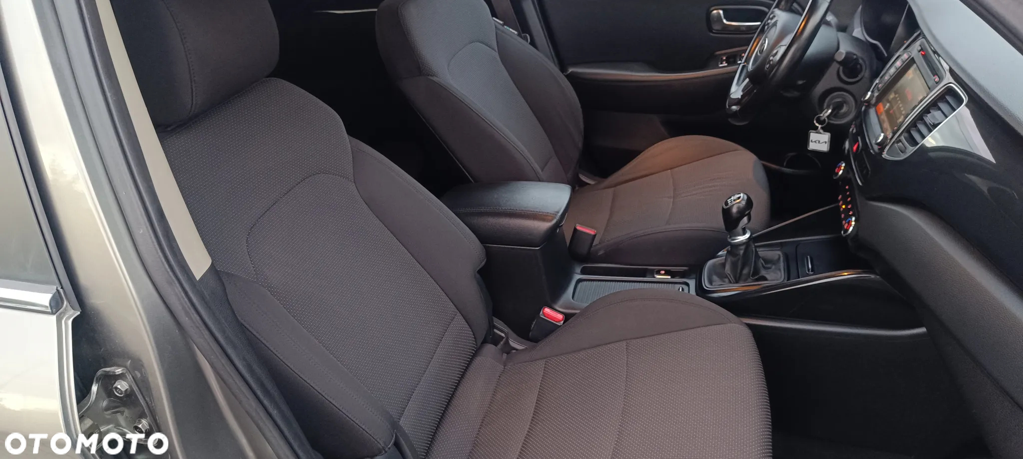 Kia Carens - 10