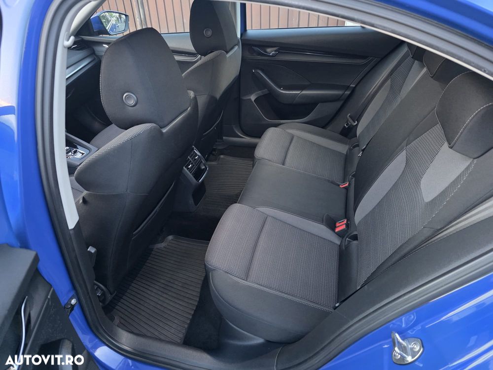Skoda Octavia 2.0 TDI DSG Style - 7