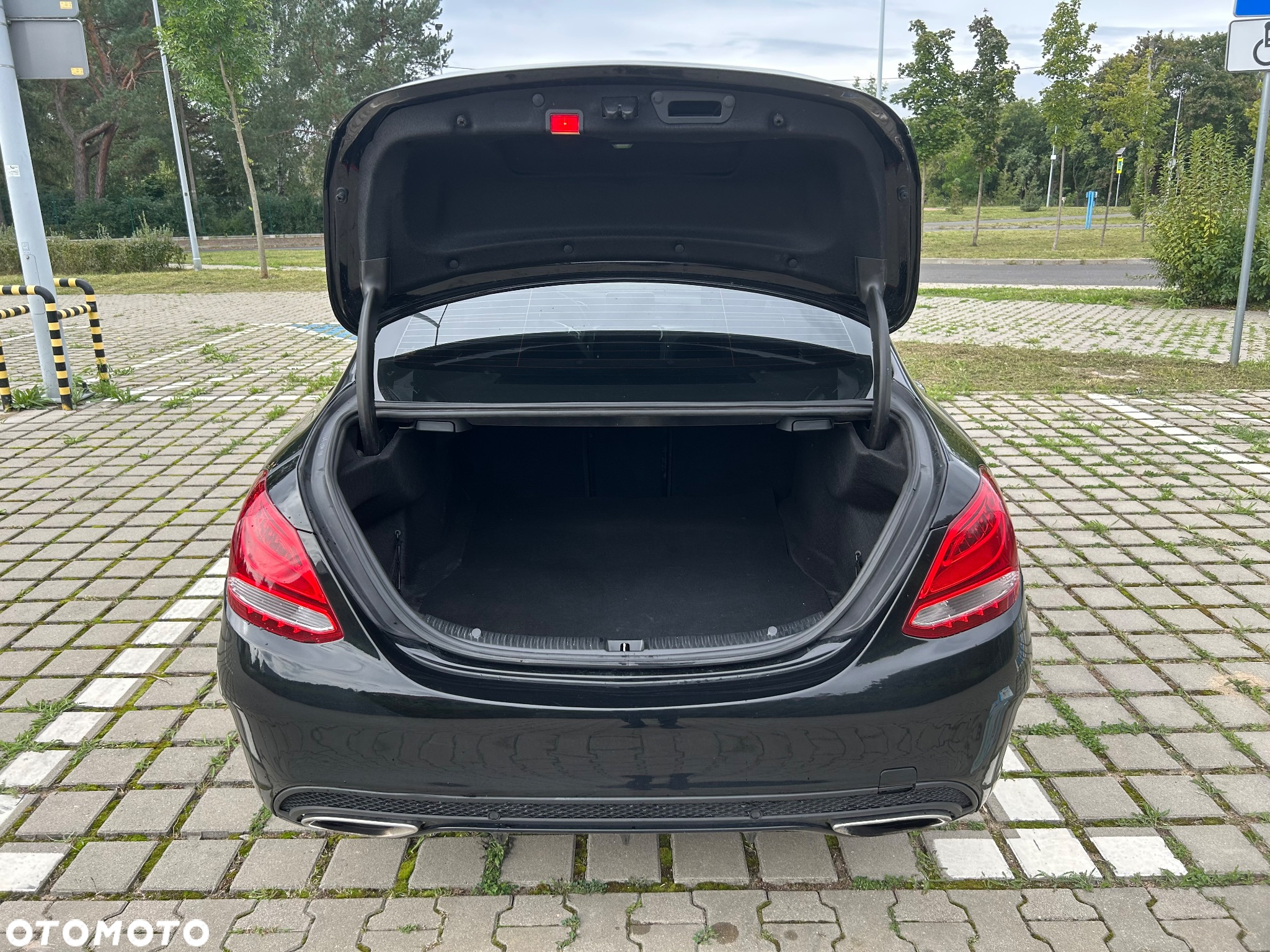 Mercedes-Benz Klasa C 300 9G-TRONIC AMG Line - 8