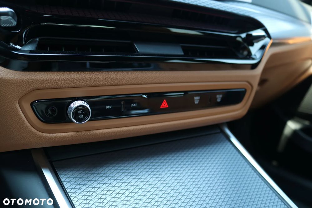 BMW Seria 3 330i xDrive - 12