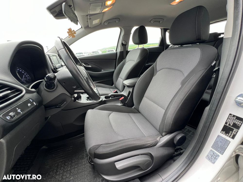 Hyundai i30 1.4 100CP 5DR M/T Comfort - 13