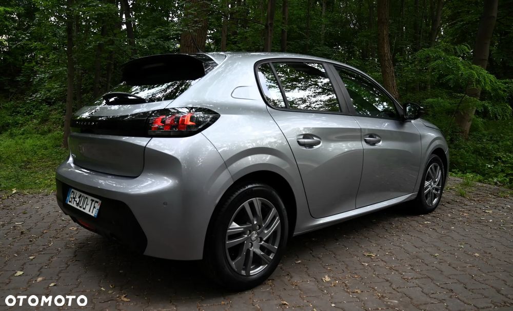Peugeot 208 - 11