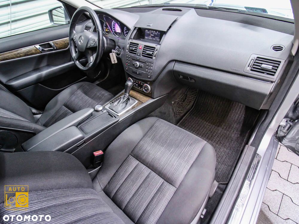 Mercedes-Benz Klasa C 180 CGI Automatik BlueEFFICIENCY Elegance - 9