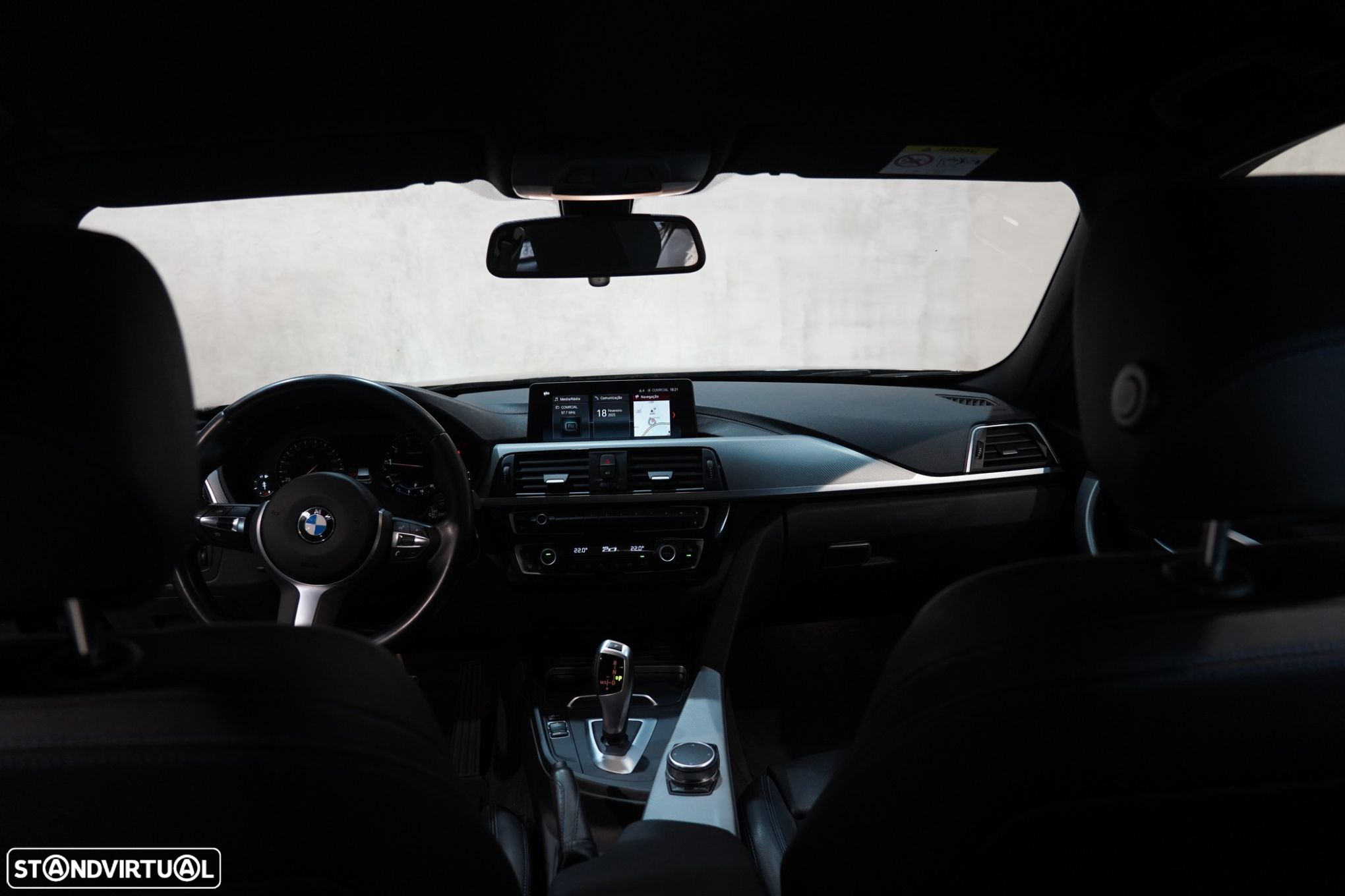 BMW 318 i Touring Pack M Auto - 25