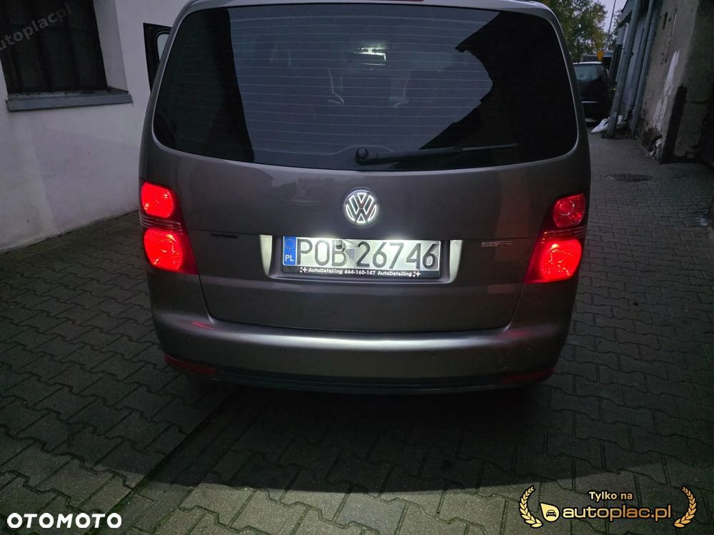 Volkswagen Touran - 8