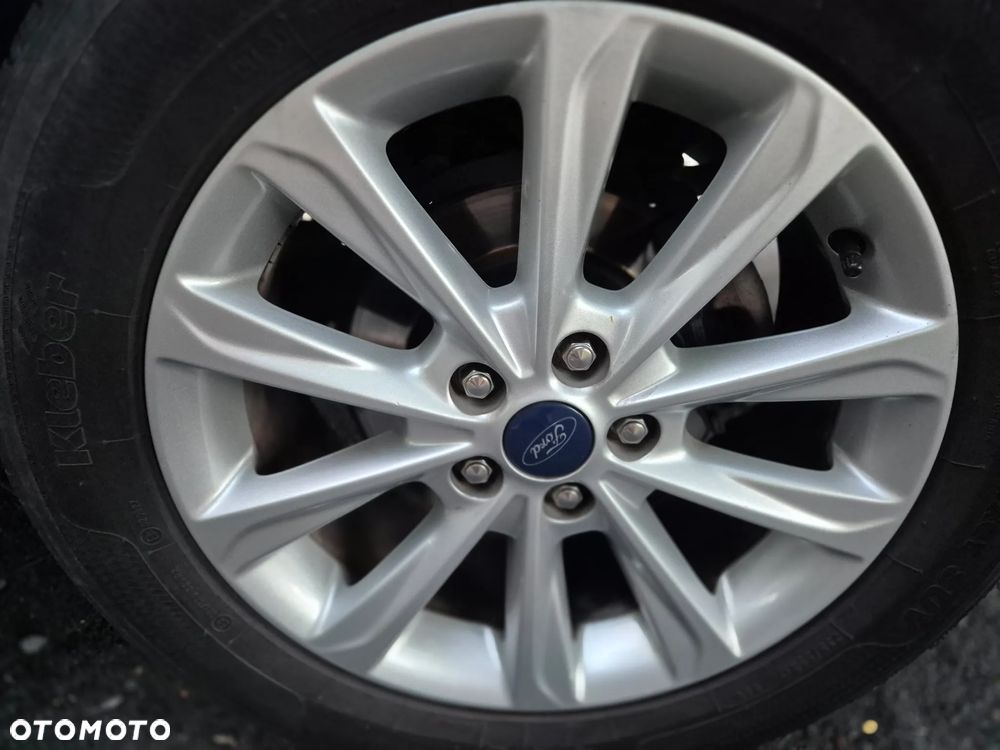 Ford Kuga 2.0 TDCi 2x4 Titanium - 30