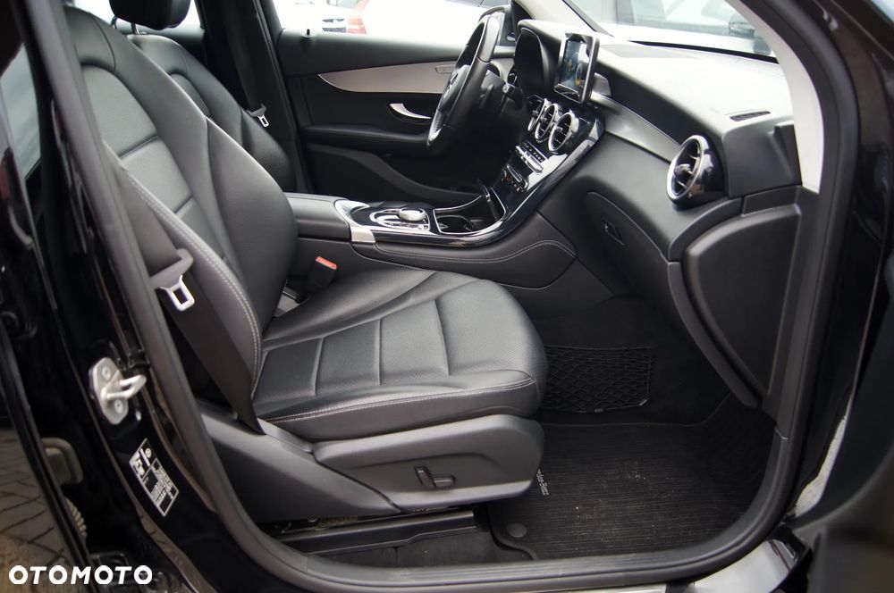 Mercedes-Benz GLC 220 d Coupe 4Matic 9G-TRONIC AMG Line - 28